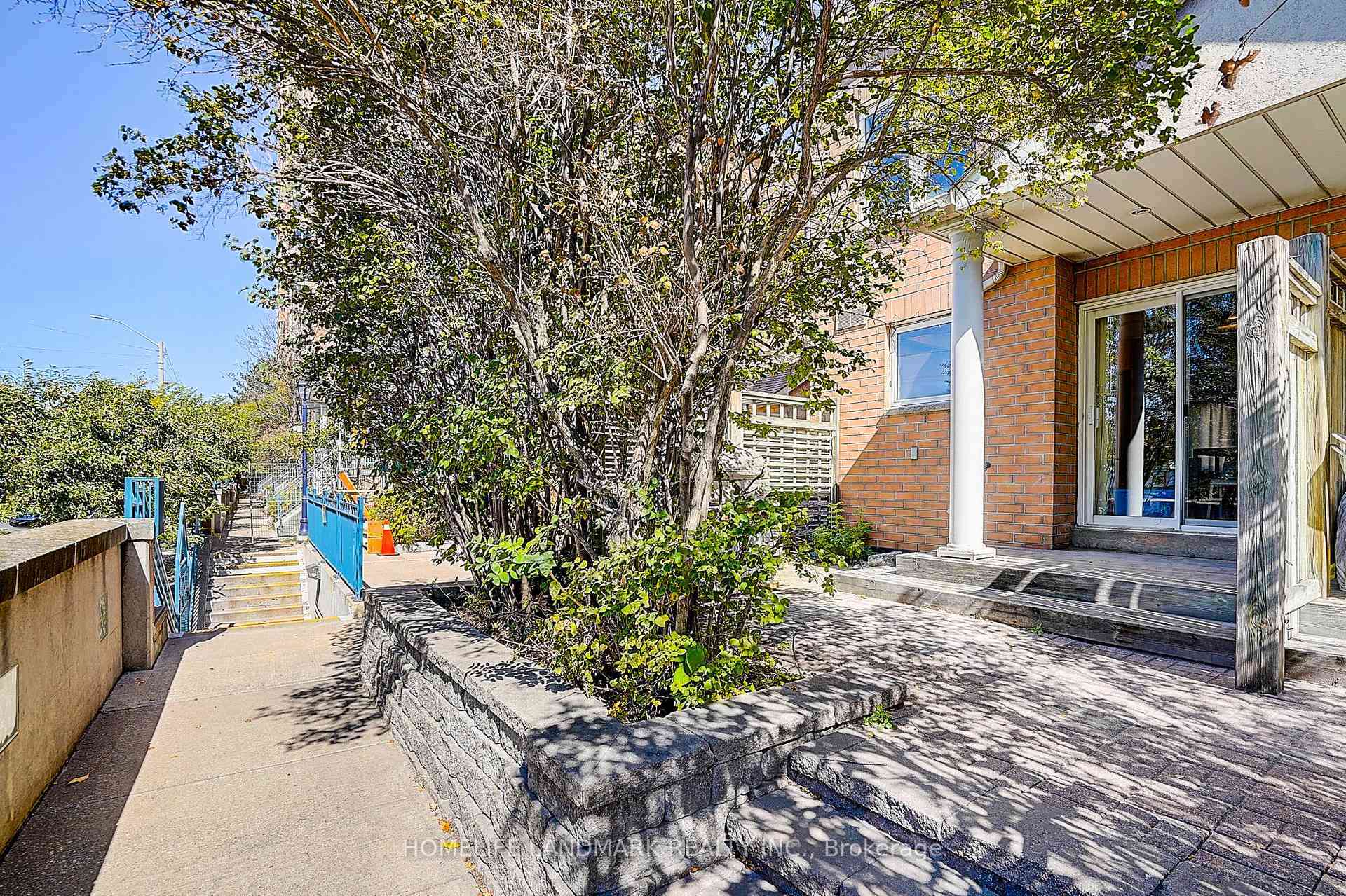 Toronto condo townhouses