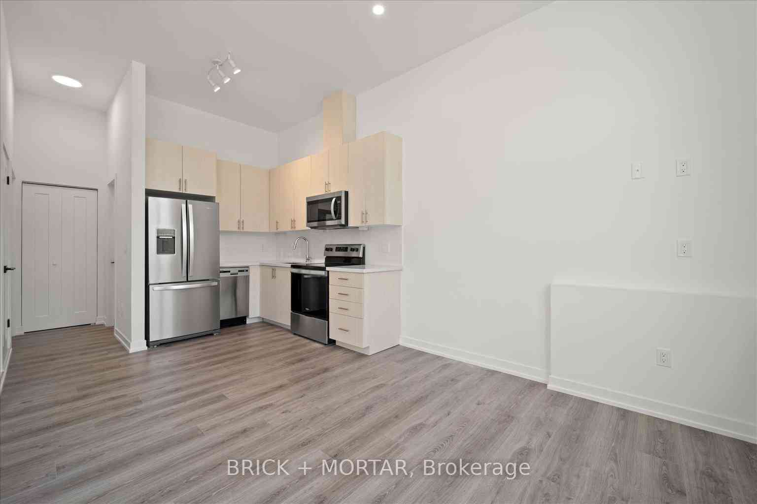 Toronto 共管镇屋