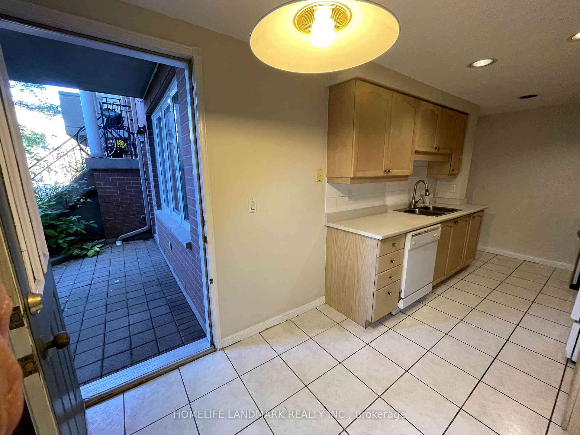 Toronto 共管镇屋