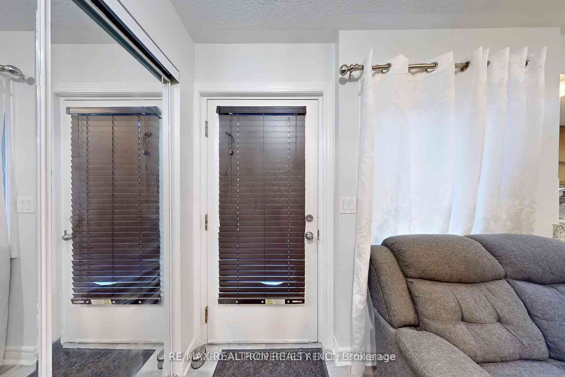 Toronto 共管镇屋