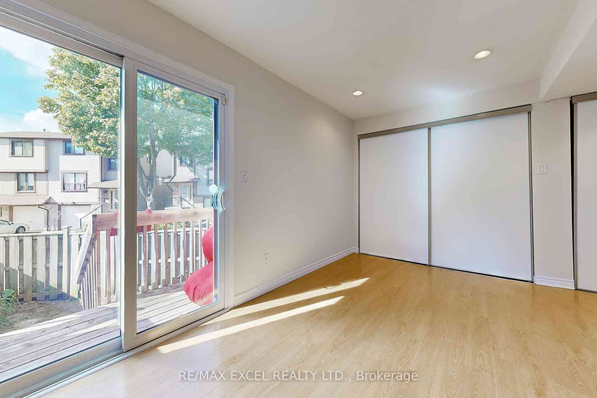 Toronto condo townhouses