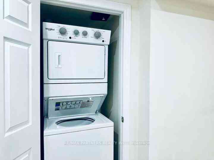 Toronto 共管镇屋