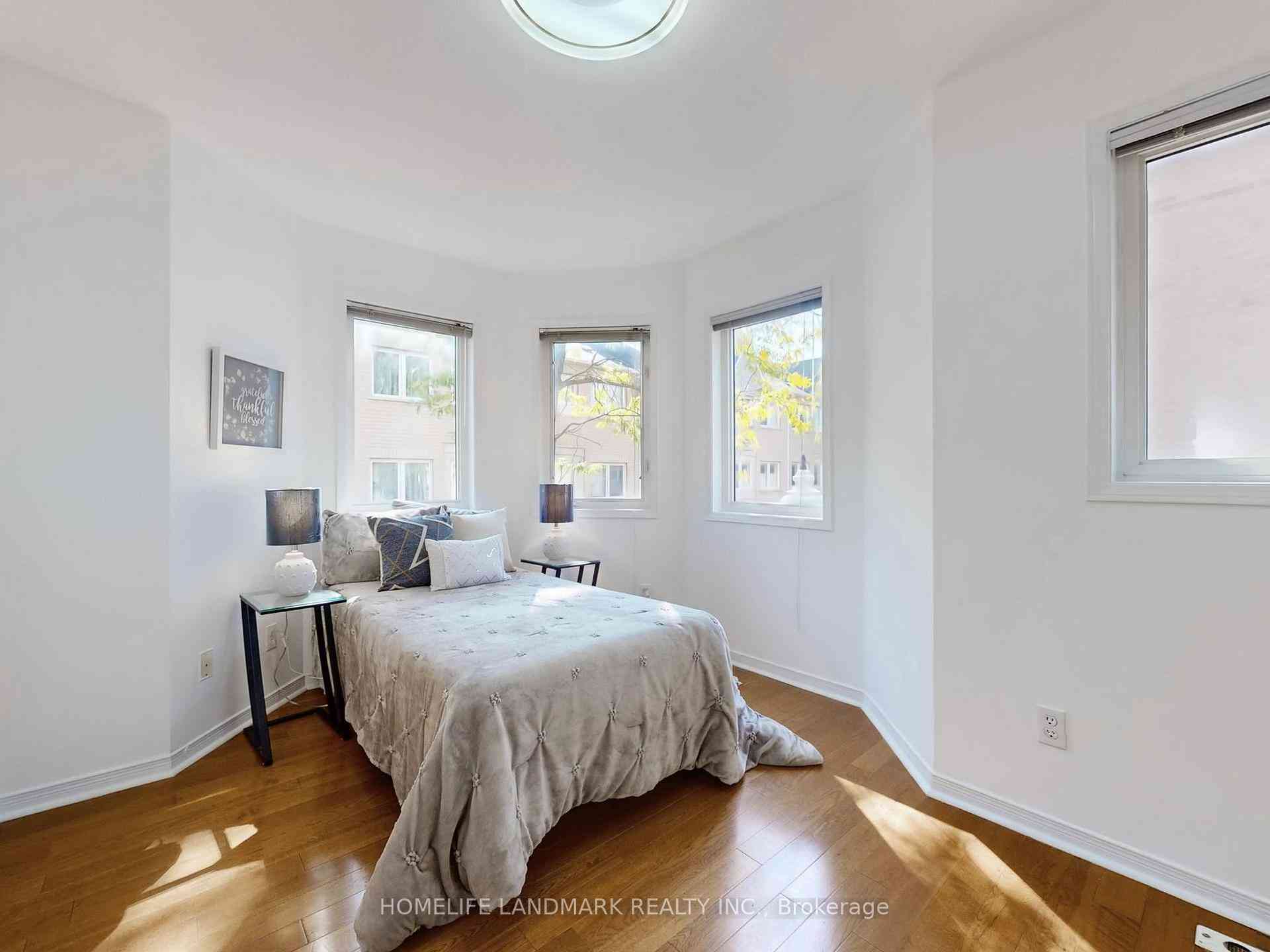 Toronto 共管镇屋