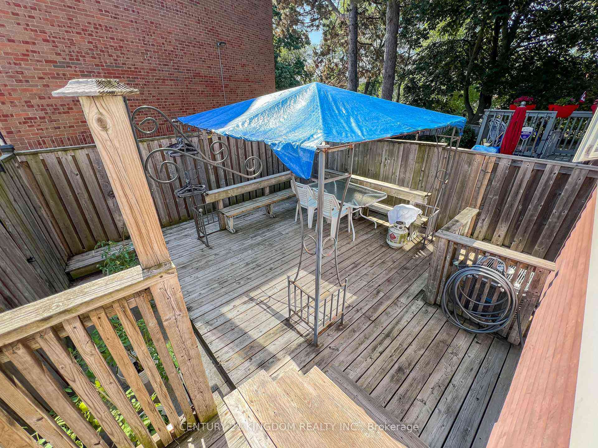 Toronto 共管镇屋