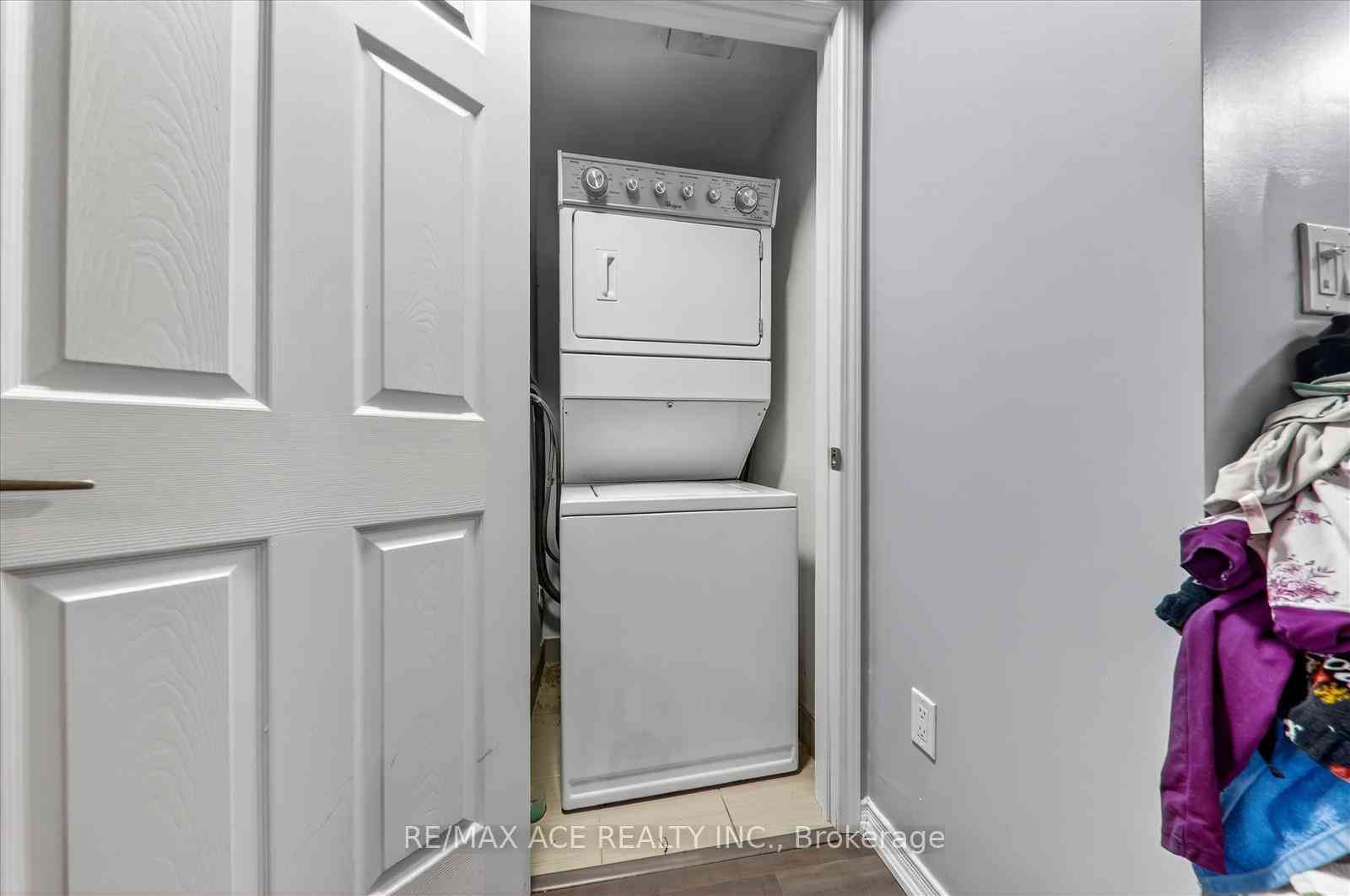 Toronto 共管镇屋