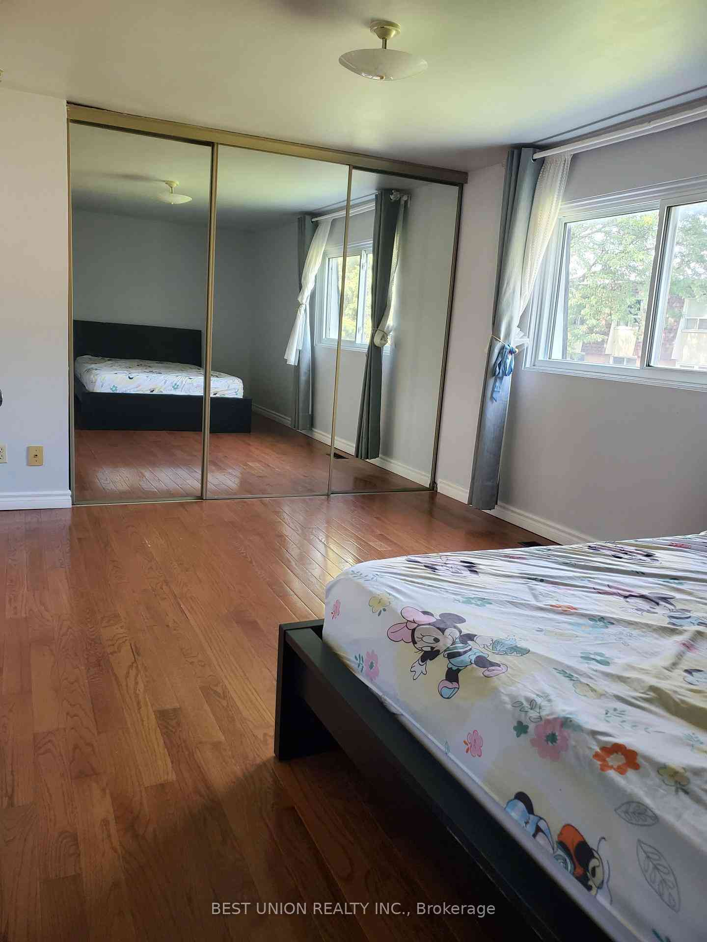 Toronto 共管镇屋