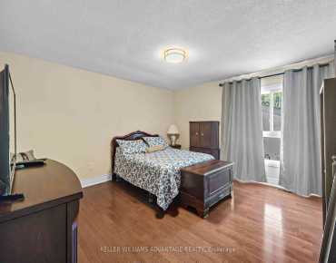 #17-1051 Sandhurst Circ Agincourt North 3 beds 2 baths 2 garage 819900.00