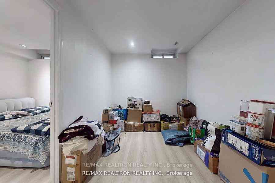 Toronto 共管镇屋