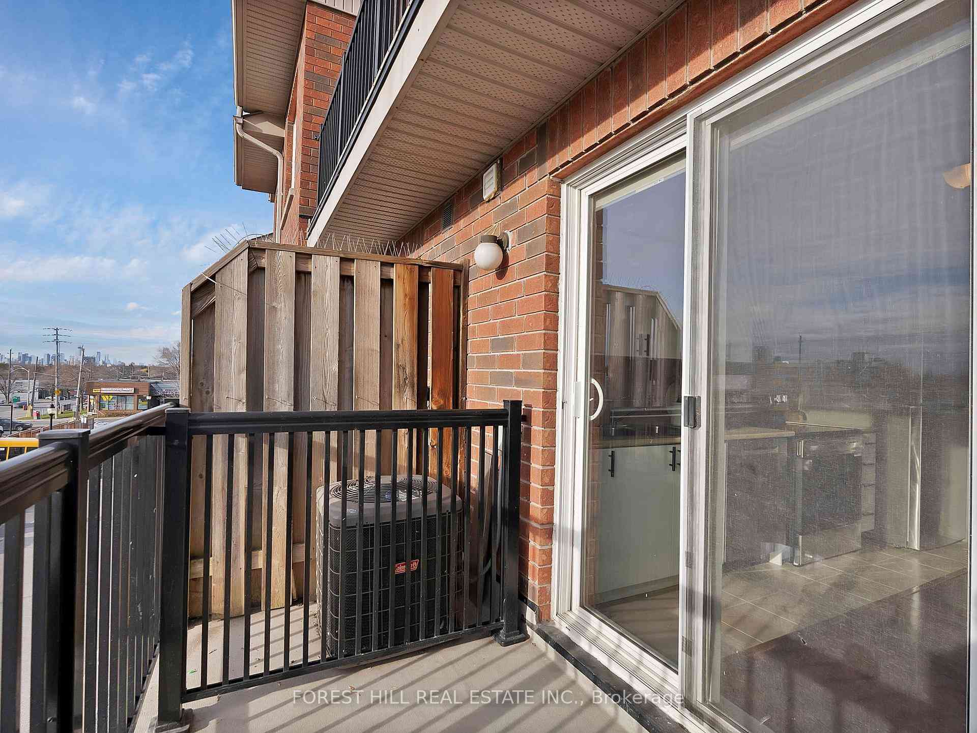 Toronto 共管镇屋