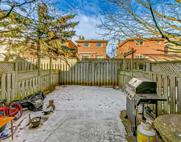 #12-6400 Lawrence Ave E Rouge E10 3睡房2卫生间2车位, 出售价格755800.00加元