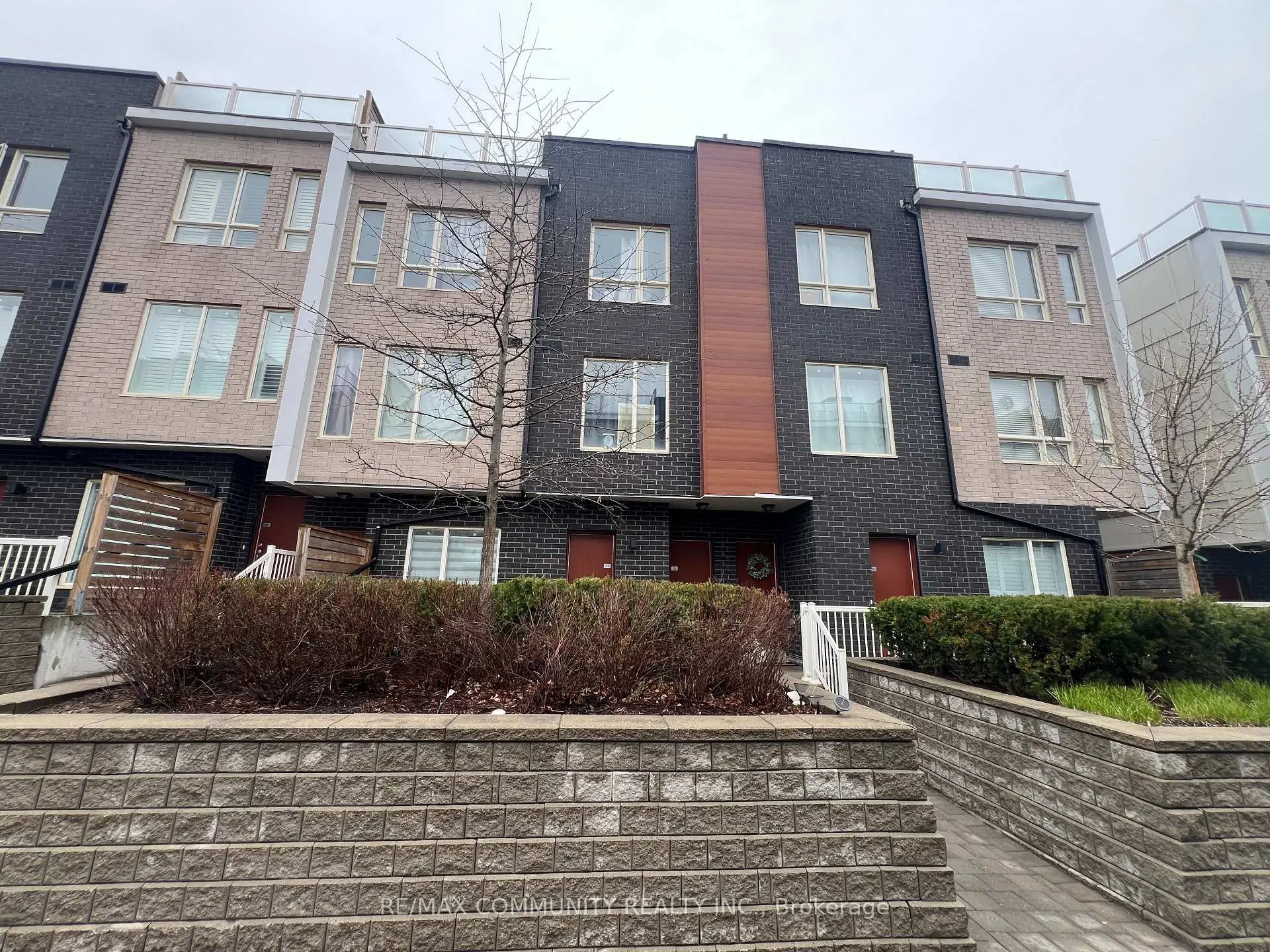 Toronto 共管镇屋