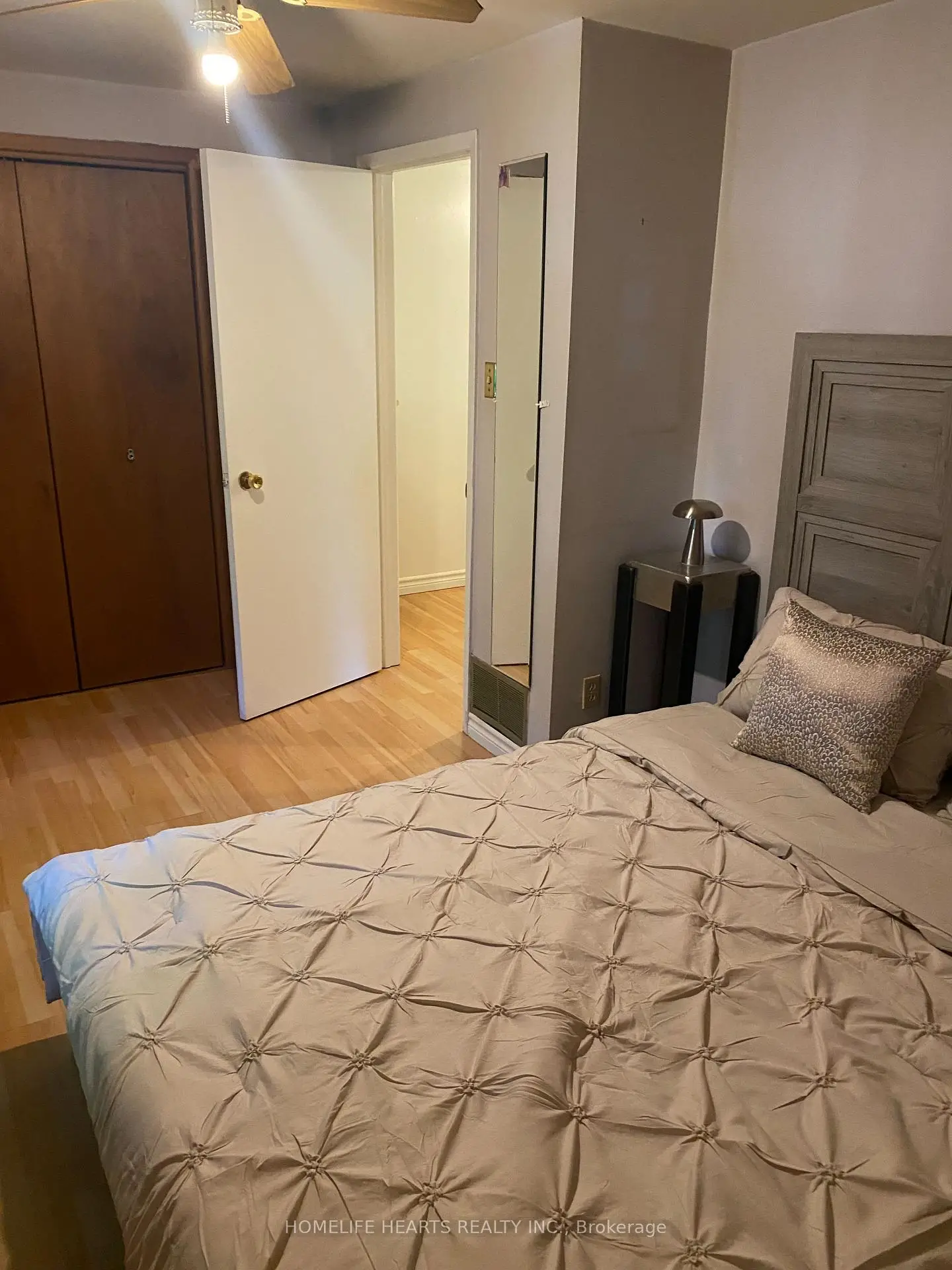 Toronto 共管镇屋