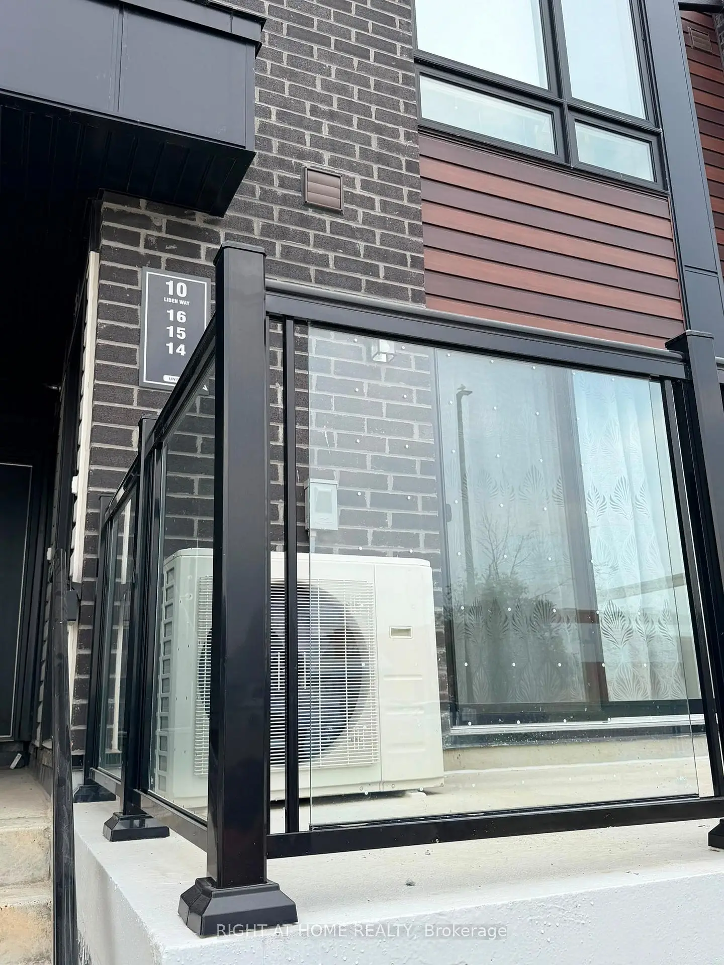 Toronto 共管镇屋