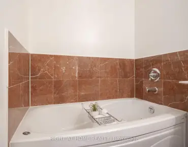 #202-35 Boardwalk Dr The Beaches 1 beds 1 baths 1 garage 599900.00