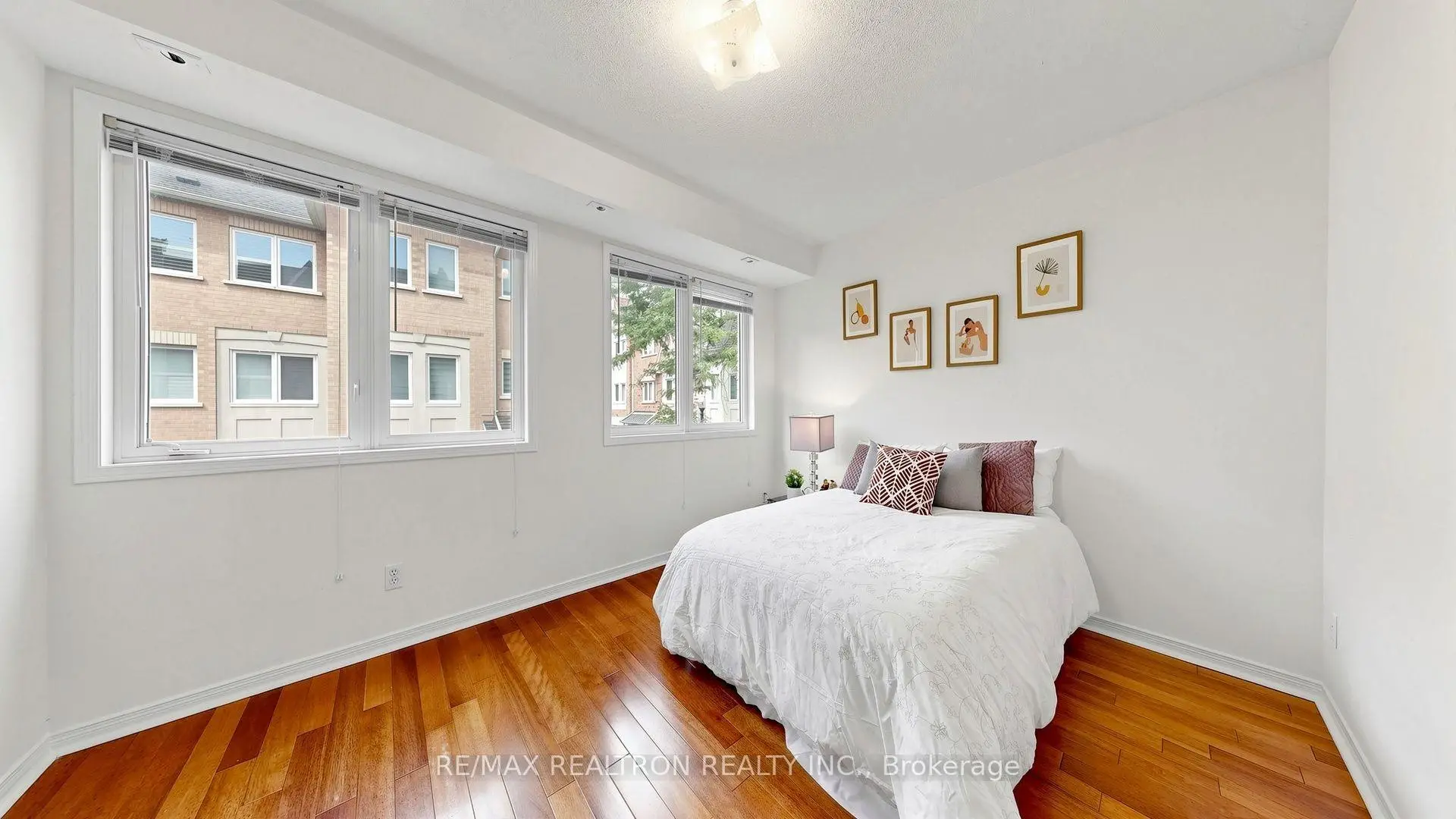 Toronto 共管镇屋