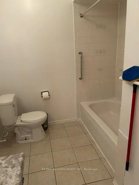 Toronto 共管镇屋