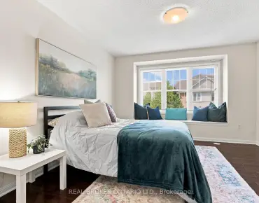 8 Ayers Cres Clairlea-Birchmount 2睡房2卫生间1车位, 出售价格599000.00加元