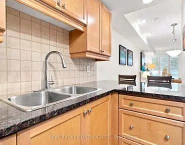 8 Ayers Cres Clairlea-Birchmount 2 beds 2 baths 1 garage 649000.00