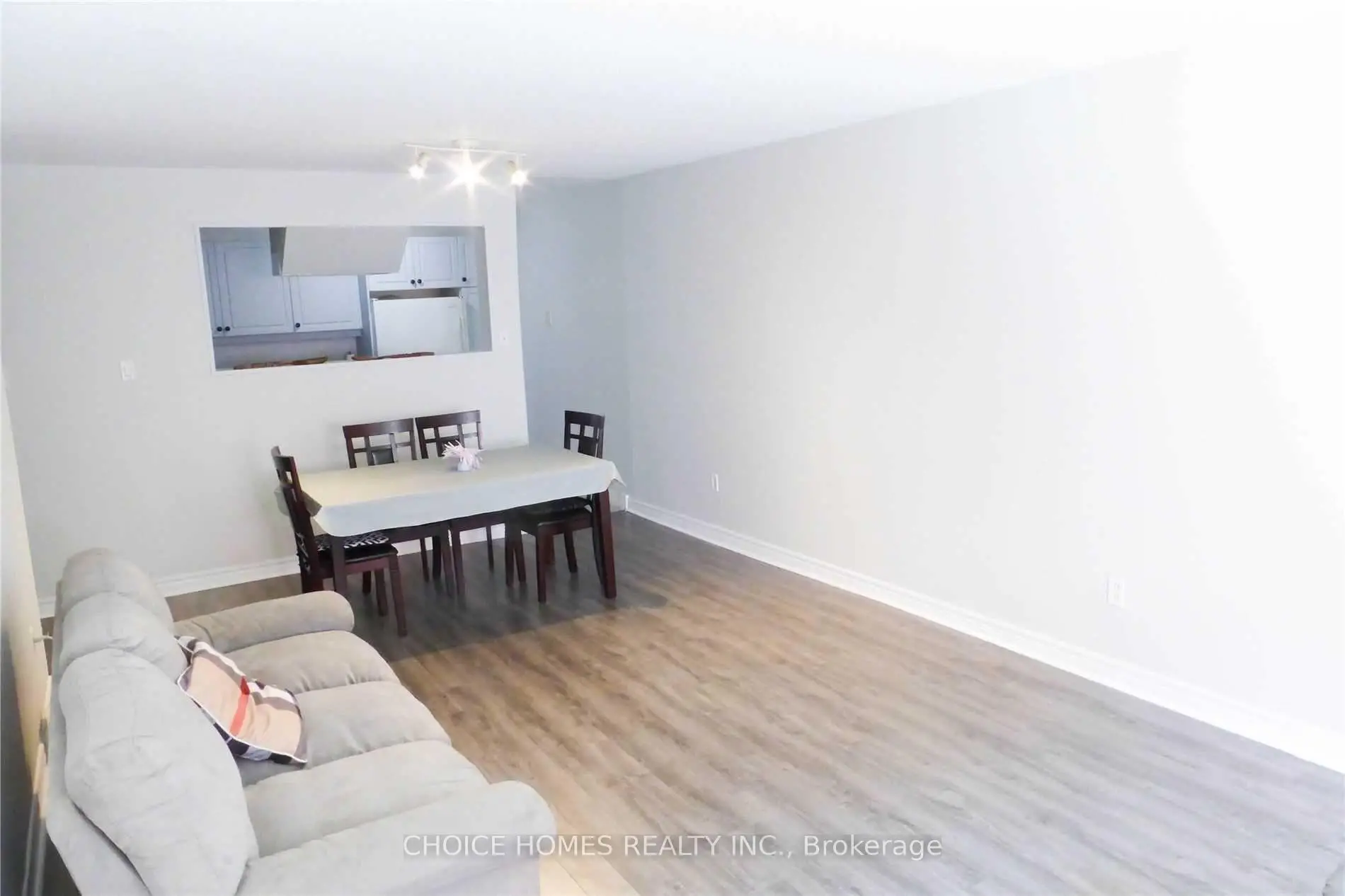 Toronto 共管镇屋