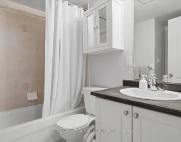 #201-25 Strangford Ln Clairlea-Birchmount 1 beds 1 baths 1 garage 375000.00
