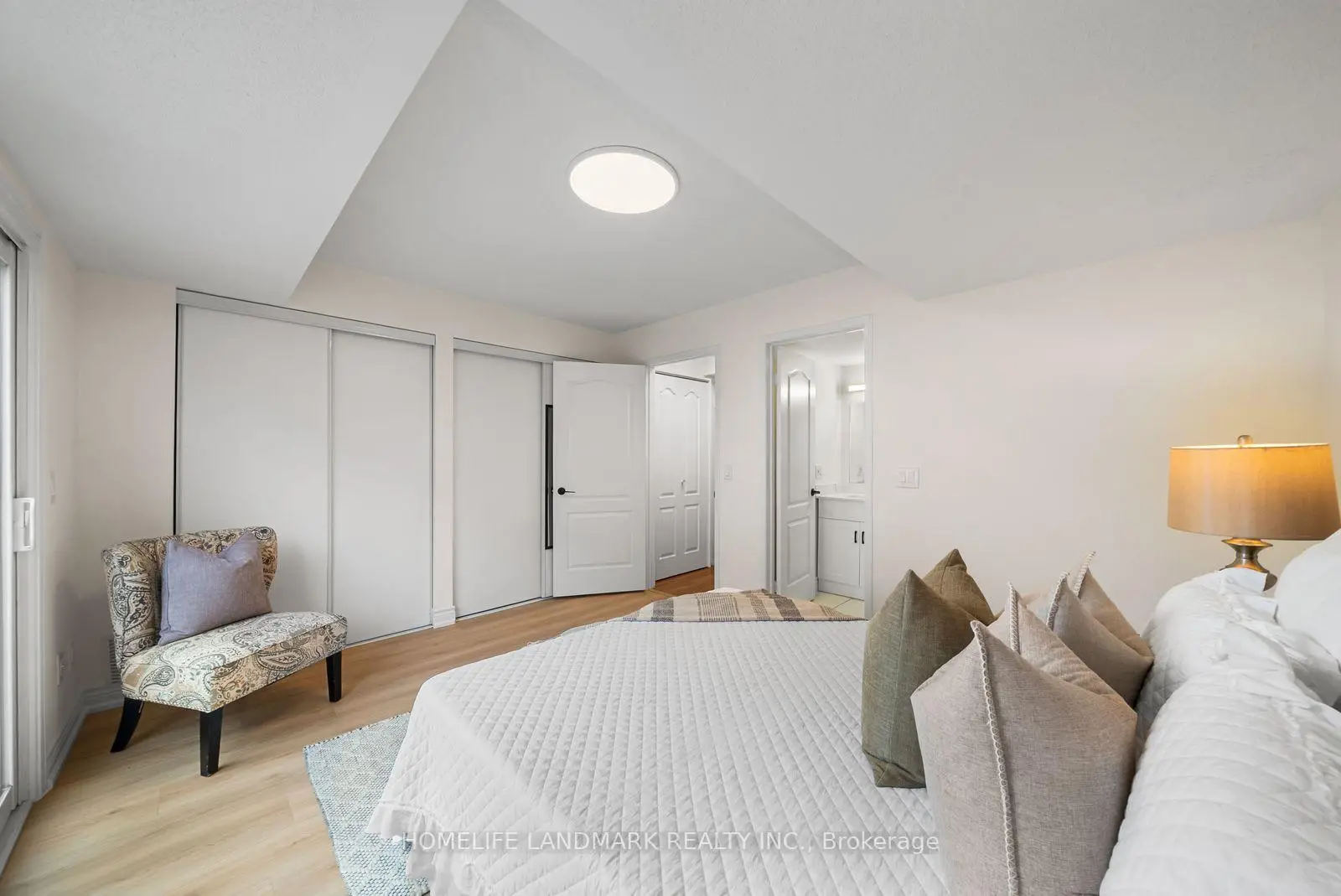 Toronto 共管镇屋