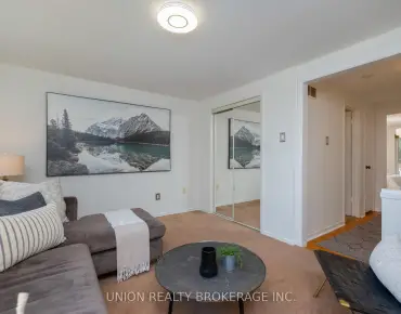 
            #11-30 Livingston Rd Guildwood 4睡房3卫生间2车位, 出售价格699900.00加元                    