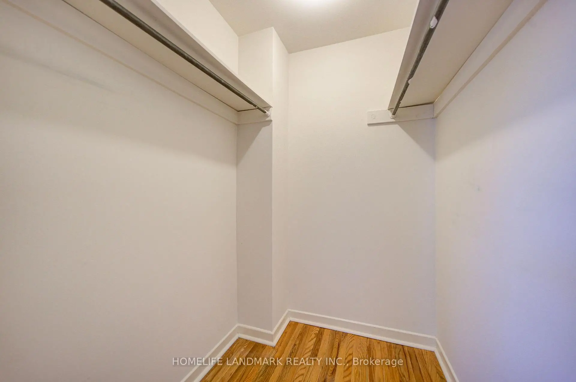 Toronto 共管镇屋