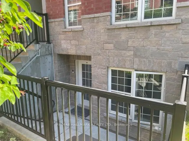 Toronto 共管镇屋