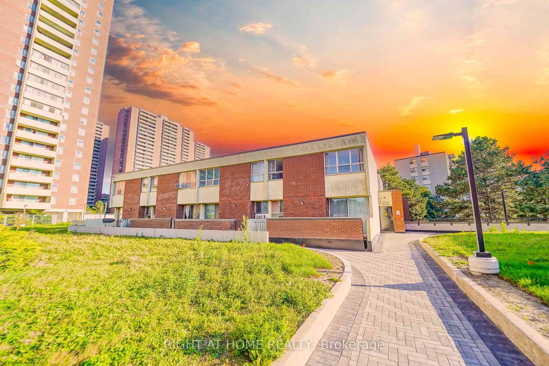 Toronto condo townhouses