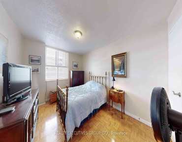 #701-80 Inverlochy Blvd Royal Orchard 3 beds 2 baths 1 garage 549000.00