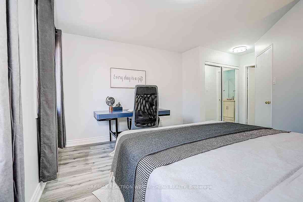 Richmond Hill 共管镇屋