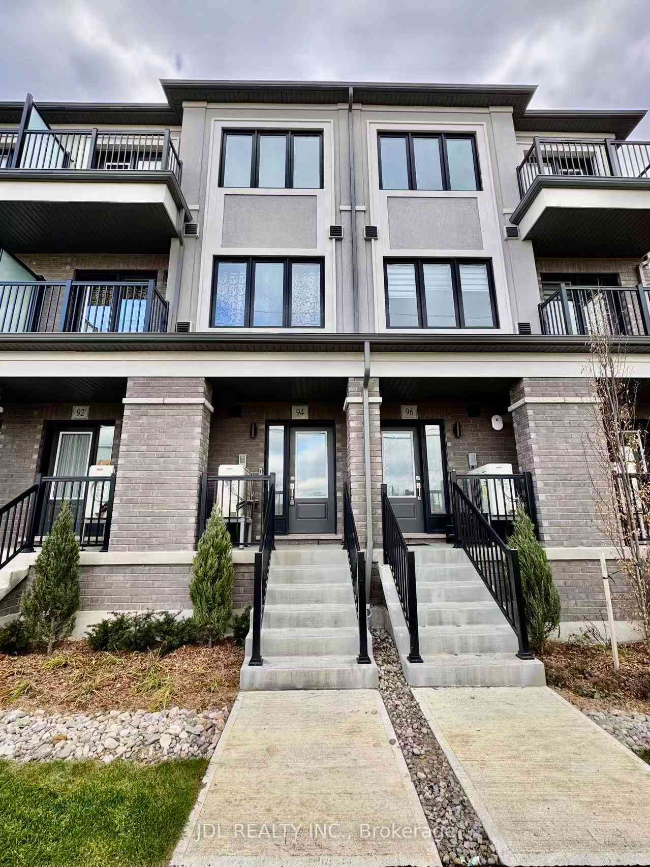 Richmond Hill condo townhouses