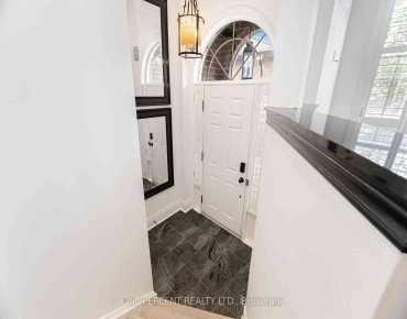 #25-8038 Yonge St Uplands 2 beds 3 baths 2 garage 899900.00