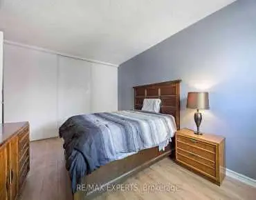 
            242 Milestone Cres Aurora Village 3睡房2卫生间2车位, 出售价格519000.00加元                    