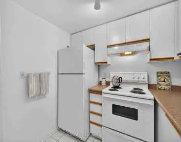 
            #210-160 Wellington St E Aurora Village 2睡房2卫生间1车位, 出售价格499000.00加元                    