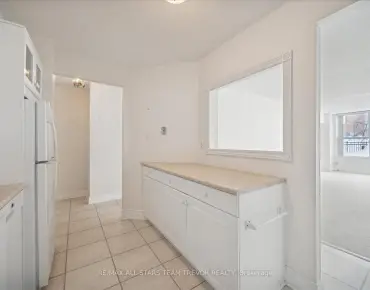 #204-250 Davis Dr Central Newmarket 2 beds 2 baths 1 garage 524900.00