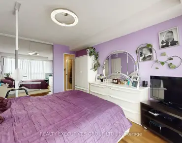 #1403-8111 Yonge St Royal Orchard 3 beds 2 baths 1 garage 649900.00