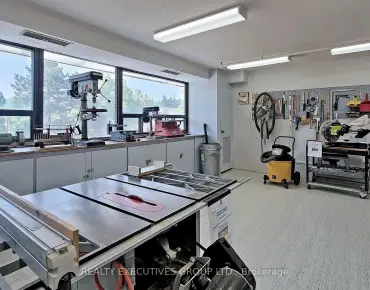 
#905-8111 Yonge St Royal Orchard 3 beds 2 baths 1 garage 699900.00        