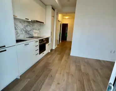 
            #1517-38 Honeycrisp Cres Vaughan Corporate Centre 睡房1卫生间车位, 出售价格397500.00加元                    