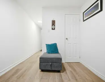 
            111 Milestone Cres Aurora Village 3睡房2卫生间2车位, 出售价格537800.00加元                    