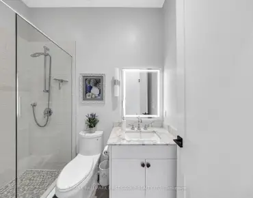 #4-400 Park Ave Central Newmarket 2睡房2卫生间1车位, 出售价格990000.00加元