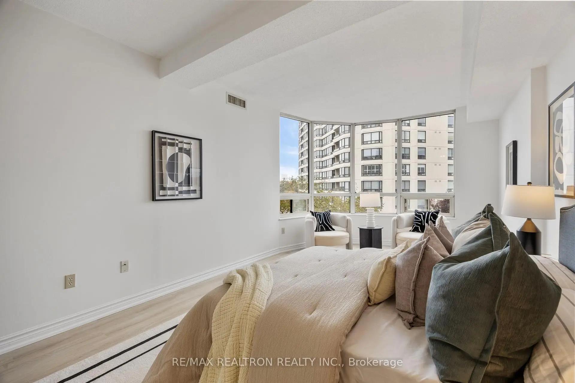 333 Clark Ave W 316 ()