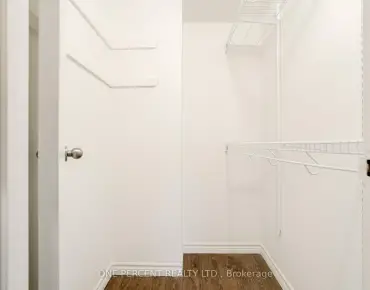 
            #406-15390 Yonge St Aurora Heights 2睡房1卫生间1车位, 出售价格474900.00加元                    