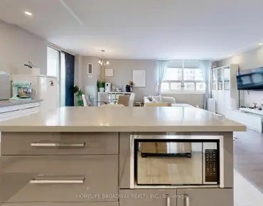 #504-7451 Yonge St Thornhill 2睡房2卫生间1车位, 出售价格585000.00加元