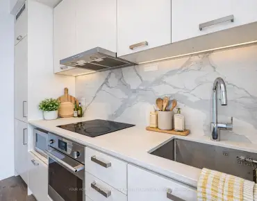 
            #1120-38 Honeycrisp Cres N Vaughan Corporate Centre 2睡房2卫生间1车位, 出售价格599369.00加元                    