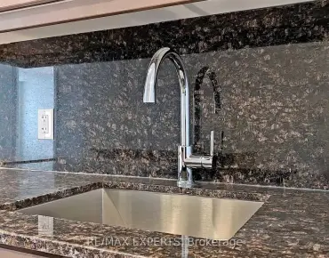 
            #702-9085 Jane St Concord 1睡房2卫生间1车位, 出售价格529000.00加元                    