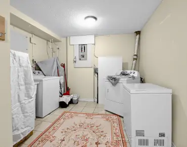 
            148 Milestone Cres Aurora Village 3睡房2卫生间2车位, 出售价格480000.00加元                    