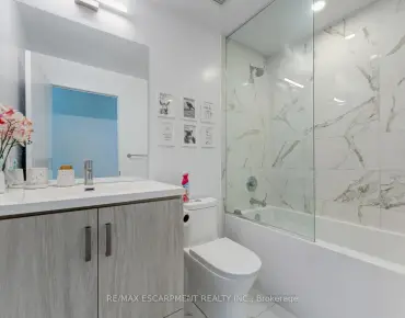 
            #1120-10 Honeycrisp Cres Vaughan Corporate Centre 2睡房2卫生间1车位, 出售价格529900.00加元                    