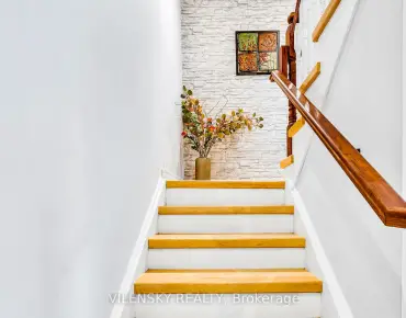 
            #19-14 Poplar Cres Aurora Highlands 4睡房2卫生间2车位, 出售价格759000.00加元                    