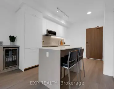 
#401-8188 Yonge St Uplands 1 beds 2 baths 1 garage 638888.00        